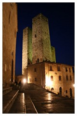 Le torri di San Gimignano in notturna