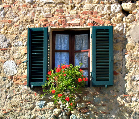 Una finestra di Monteriggioni