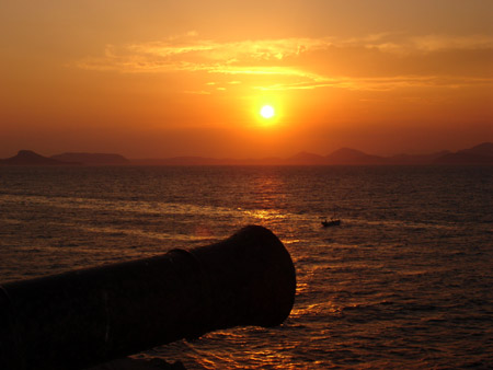 Grecia, tramonto sul mare di Idra