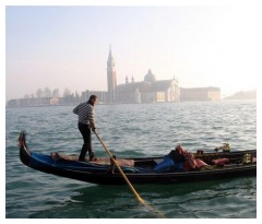 In gondola davanti all'isola di San Giorgio