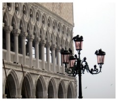 Venezia: lampioni a Piazza San Marco