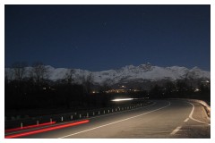 La luna illumina le montagne di Biella