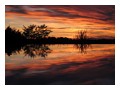 Spedisci la cartolina "Tramonto con nuvole sulla piscina"