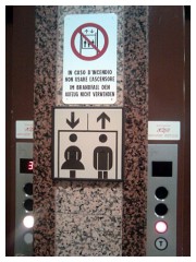 Strana segnaletica per ascensori
