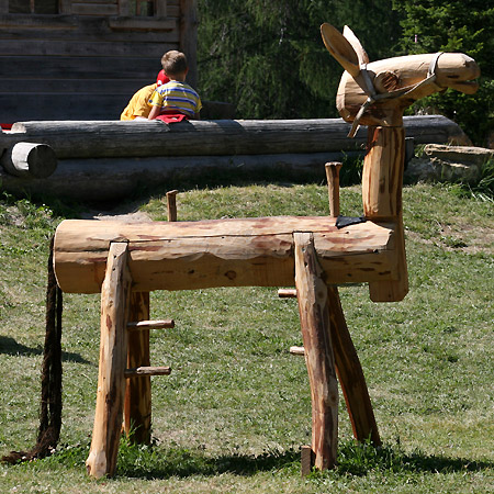 Ütia Saraghes, giochi in legno per i bambini