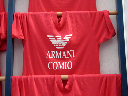 Armani comio