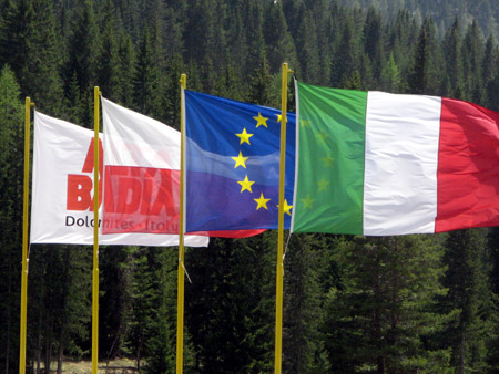 Bandiere al vento dell 'Alta Badia