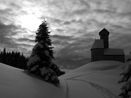 La chiesetta di Monte San Vigilio