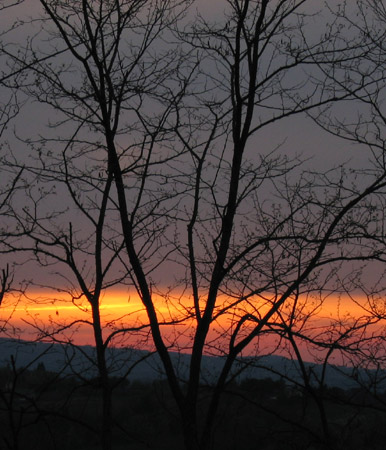 Uno squarcio nelle nuvole al tramonto