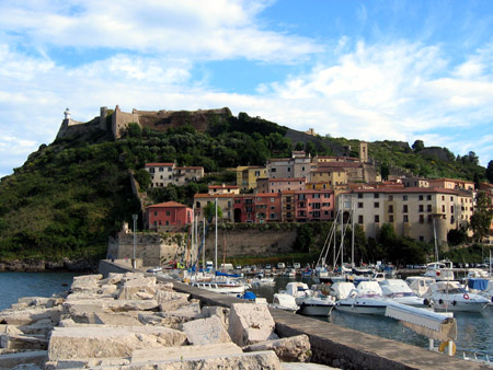 Porto Ercole visto dal porto