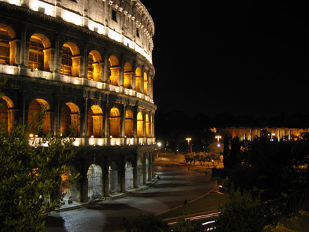 Il Colosseo, in notturna