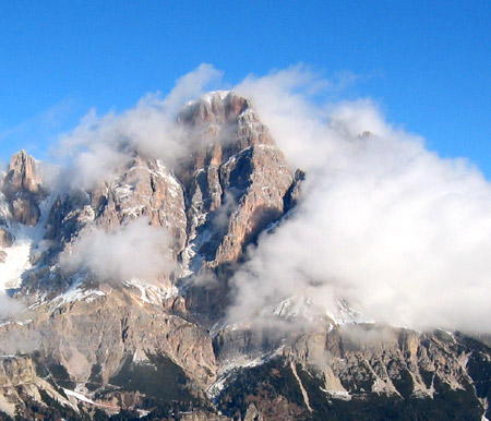 Il monte Cristallo nelle nuvole