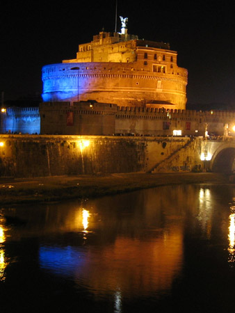 Castel Sant'Angelo riflesso in notturna