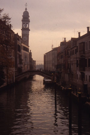 Venezia: luce del tramonto sul canale