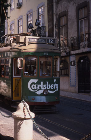 Lisbona: tram 12 per Praça de Figueira