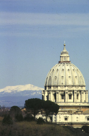 Roma - San Pietro e le montagne