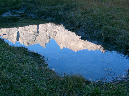 Uno specchio rivolto sui monti Uno specchio rivolto sui monti