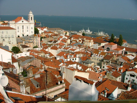 Lisbona, i tetti dell'Alfama