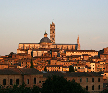 Ultimi raggi di sole sul Duomo di Siena
