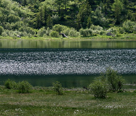 Un refolo di vento sul lago Nambino