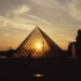 Tramonto sulle piramidi del Louvre