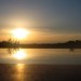 Bagno in piscina al tramonto