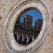 Riflessi sul rosone del Duomo di San Gimignano