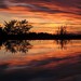 Tramonto con nuvole sulla piscina